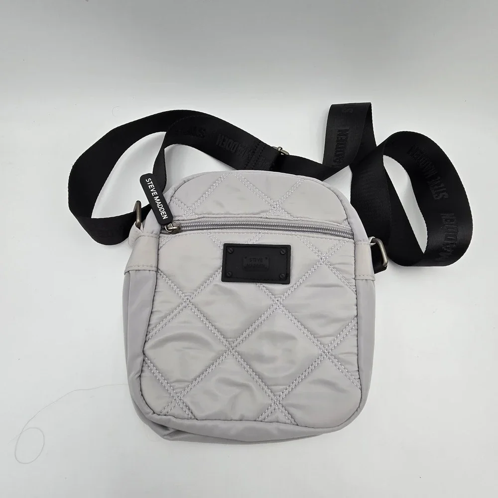 STEVE MADDEN Quilted Crossbody Bag‎ Light Gray Nylon Adjustable Strap